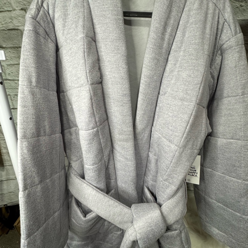 Gilly Hicks Robe - Picture 3 of 3